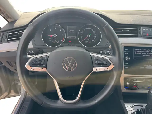 Volkswagen Passat view 13