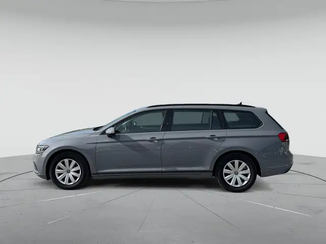 Volkswagen Passat view 6