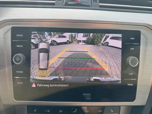 Volkswagen Passat view 19