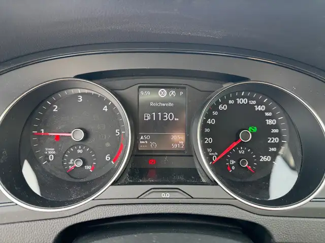 Volkswagen Passat view 9