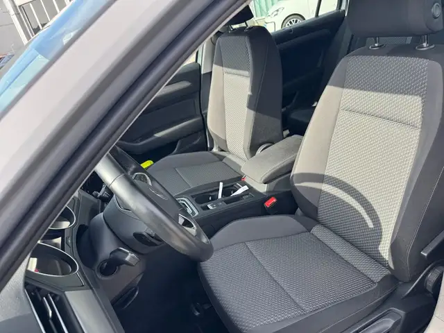 Volkswagen Passat view 17