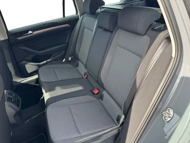 Volkswagen Passat view 10