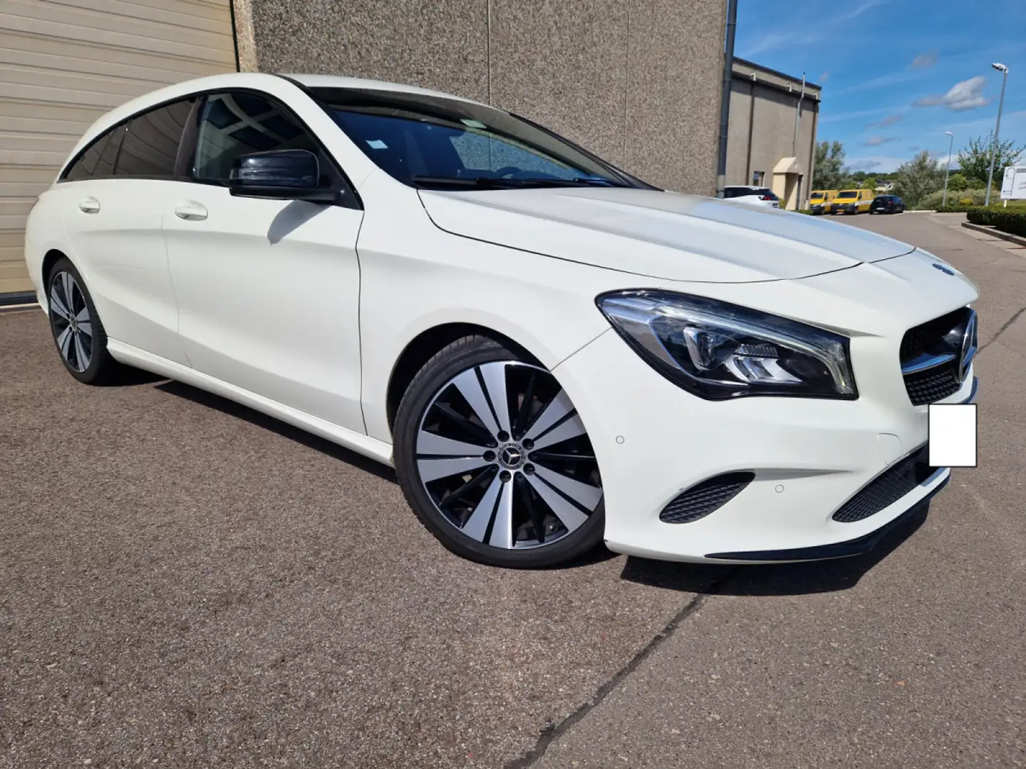 Mercedes-Benz CLA 220 Shooting Brake CDI 7G-DCT 177 CV Garantie 12 Mois Blanc - 1