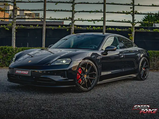 Porsche Taycan FACELIFT | 21" | 18-weg sportstoelen | Stoelventilatie | BOSE | Panodak | Sportdesign Sideskirts