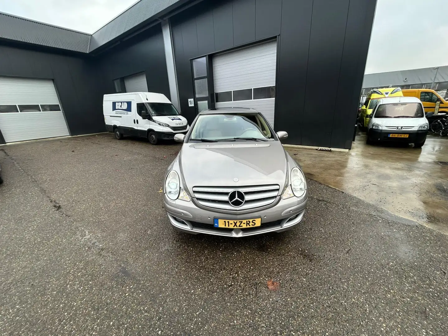 Mercedes-Benz R 350 4-Matic 6 pers 4x4 Grau - 2