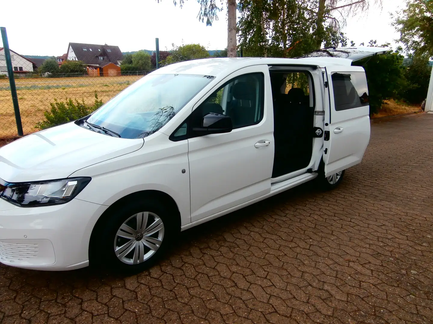 Volkswagen Caddy Maxi 1.5 eHybrid DSG Climatron. PDC+Kam. Dig.Cockp Bílá - 2