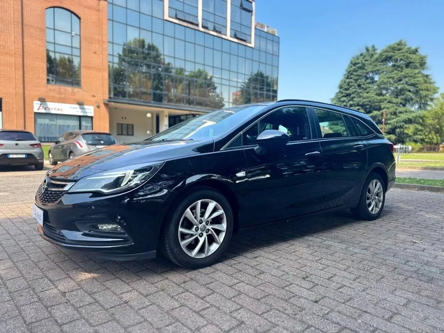 Opel Astra 1.6 cdti Innovation s&s 110cv Nero - 1