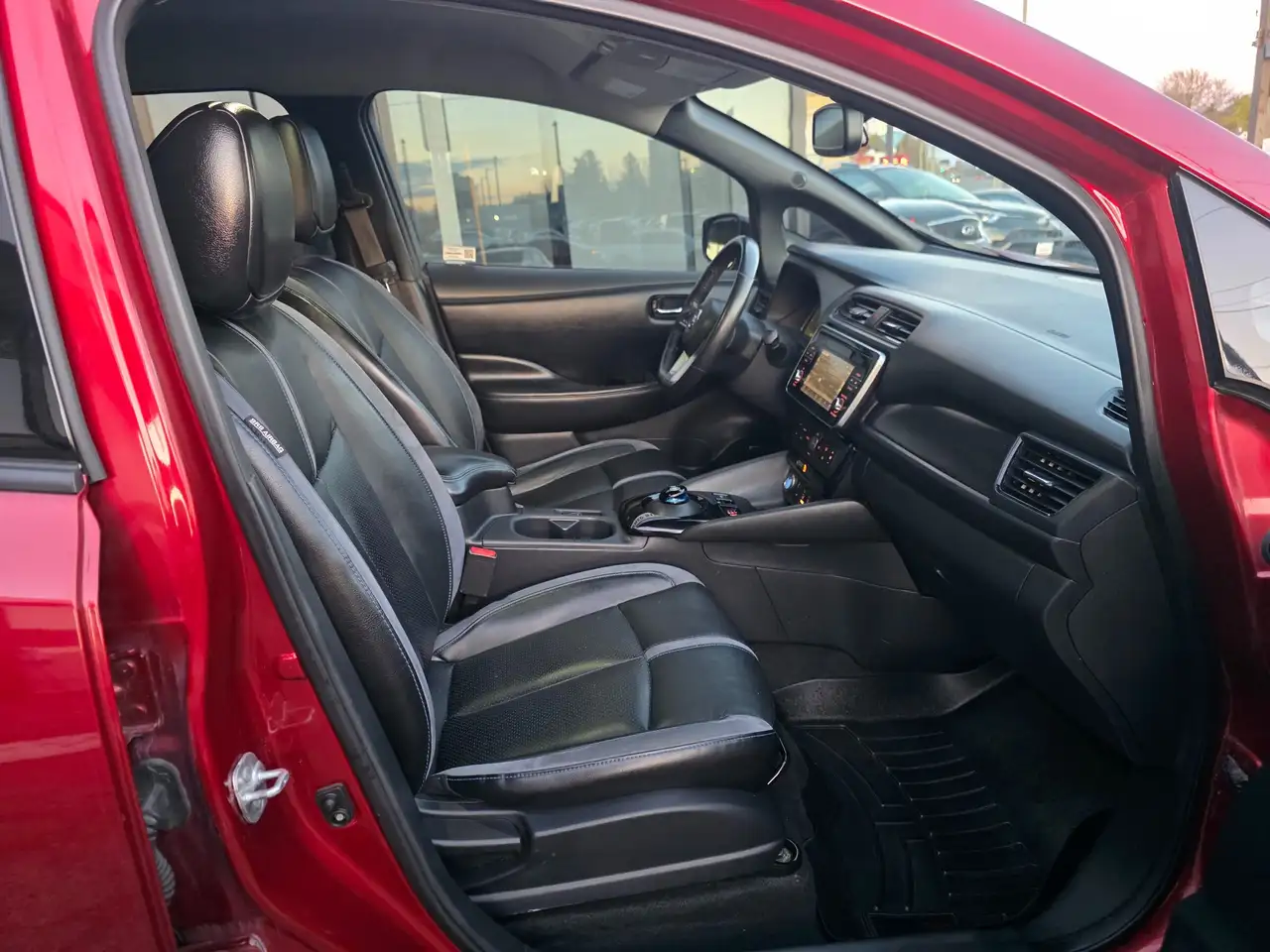 Nissan Leaf снимка Nissan Leaf
