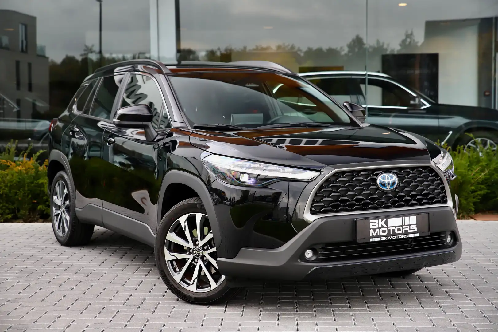 Toyota Corolla Cross Hybrid 1.8 VVT-i -CAMERA-PANO-CARPLAY-NAVI-ADAPTIV Zwart - 1