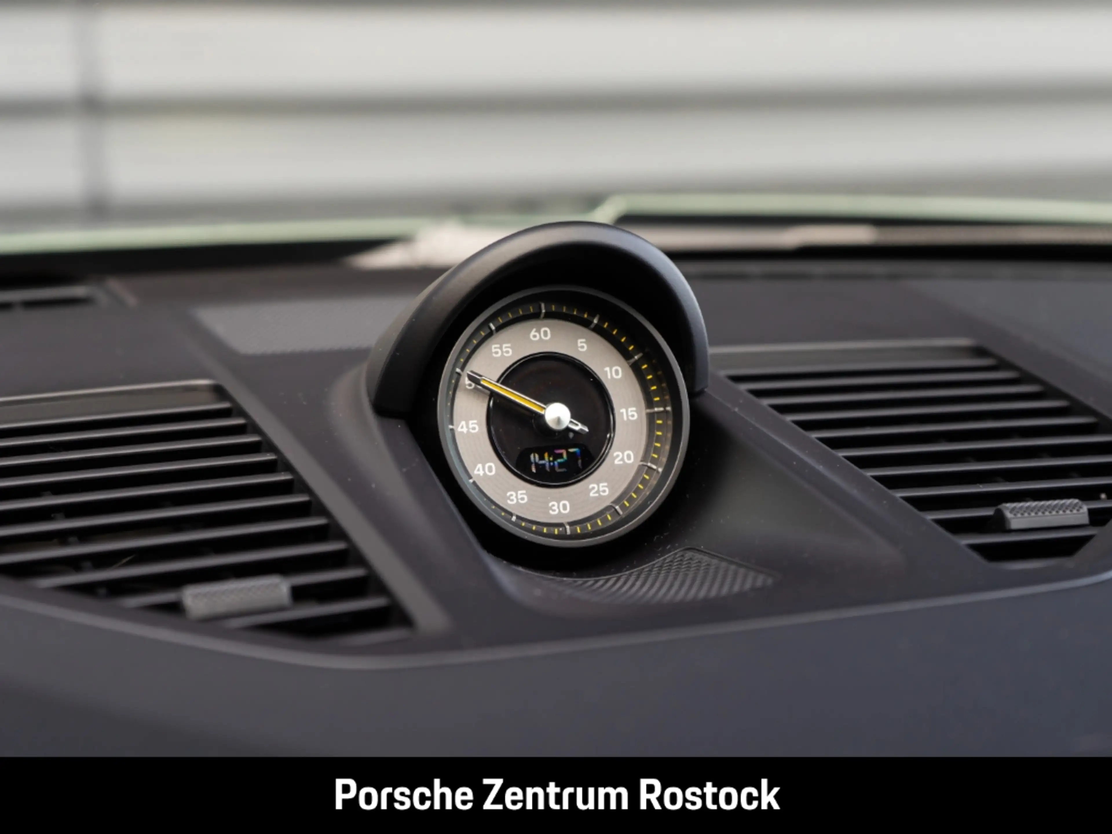 Porsche 992 -2 (911) GT3 — photo 11