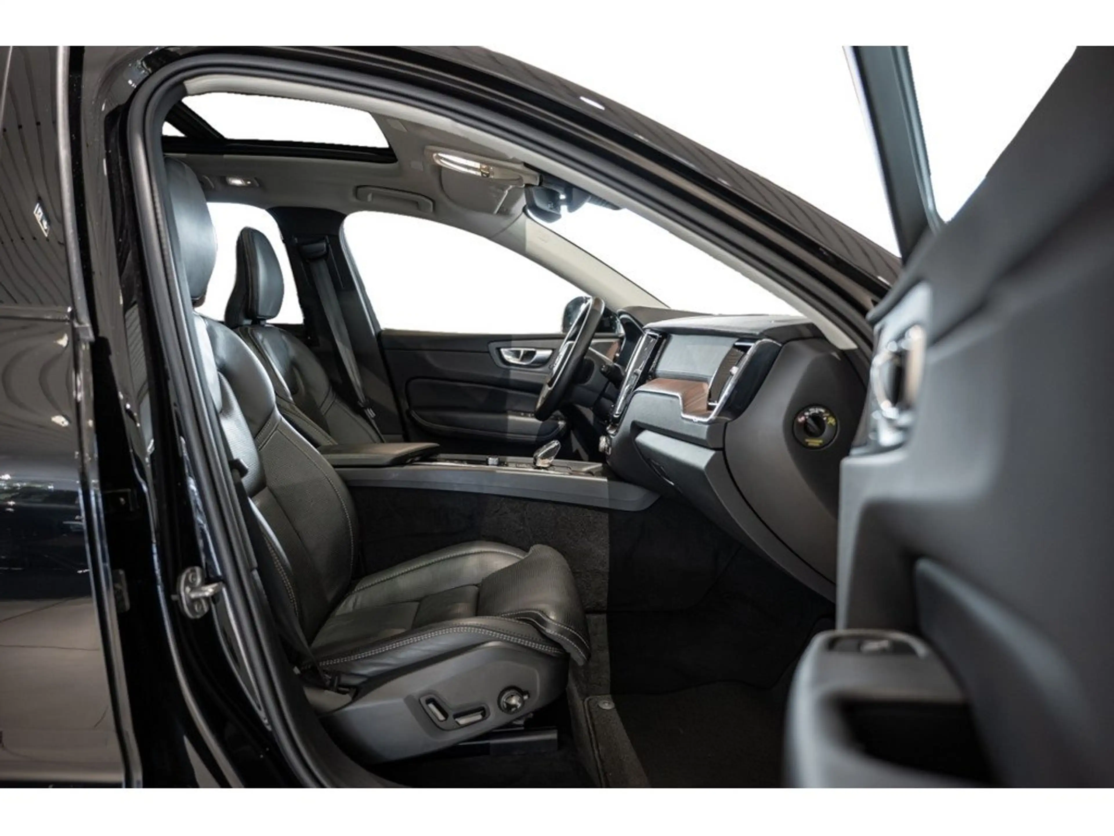 Volvo XC60 B4 (D) Ultimate Dark AKTIVSITZE STANDHZ — photo 6