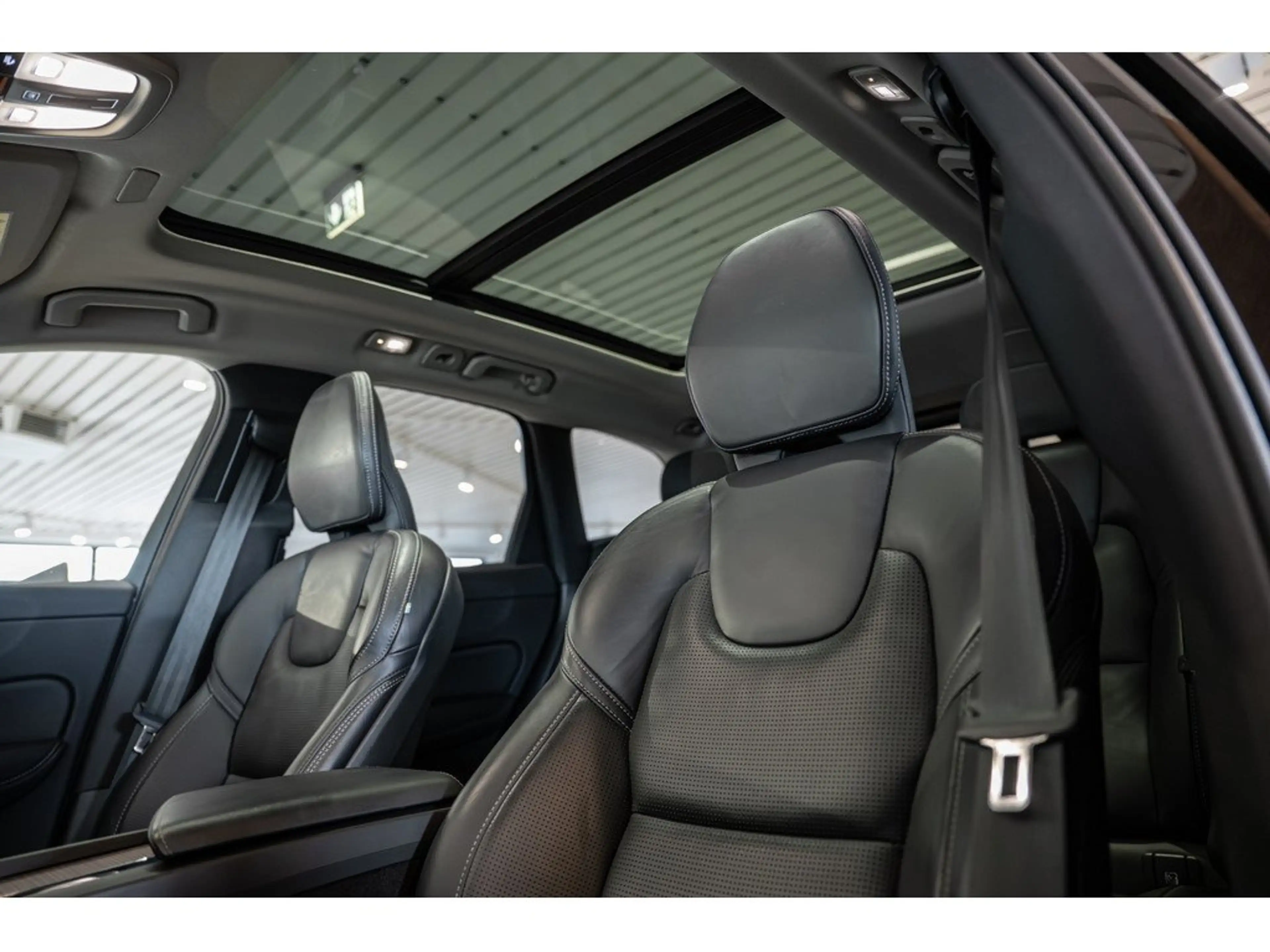 Volvo XC60 B4 (D) Ultimate Dark AKTIVSITZE STANDHZ — photo 12
