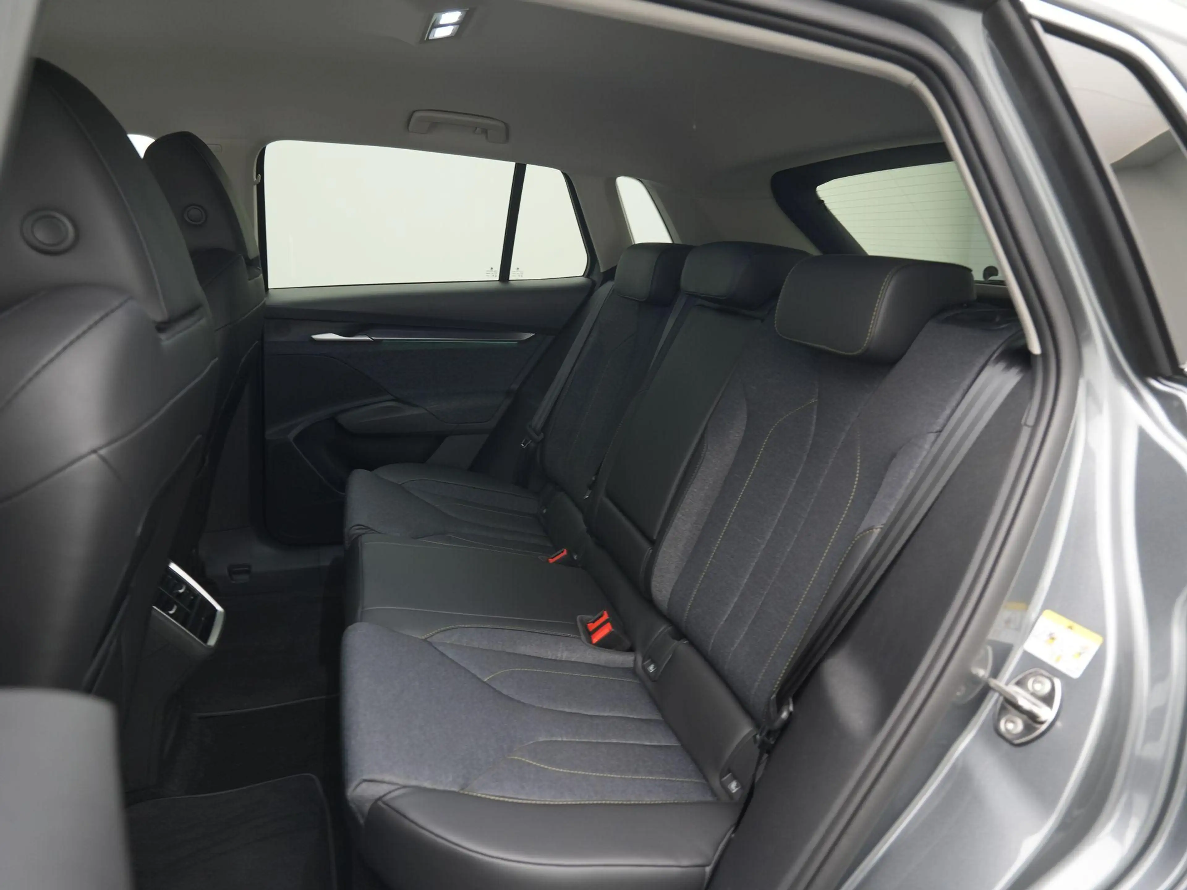 Skoda Elroq 60 Business Edition 190pk | Trekhaak | Achteruitri — photo 9