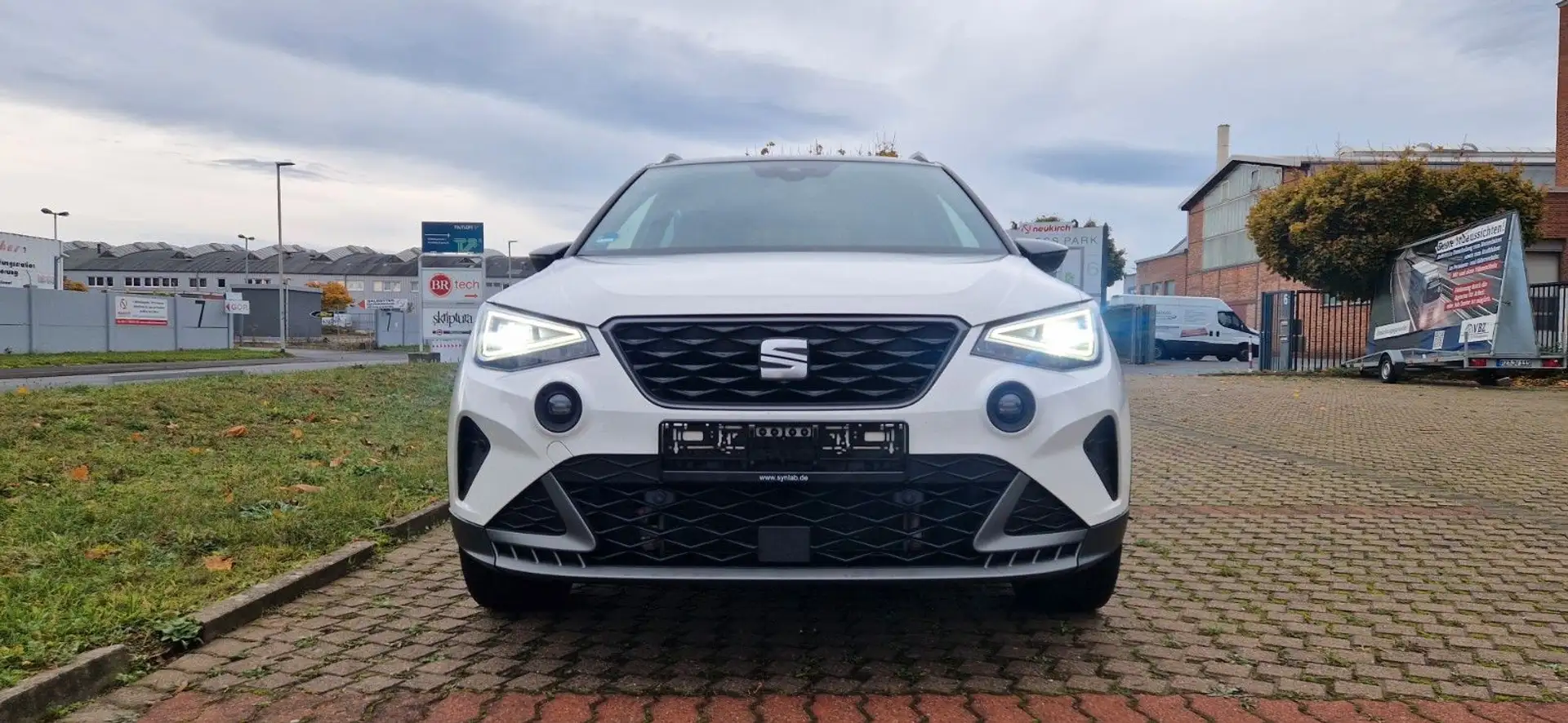 SEAT Arona FR-Line 1,5TSI DSG Kamera LED Beats Weiß - 2