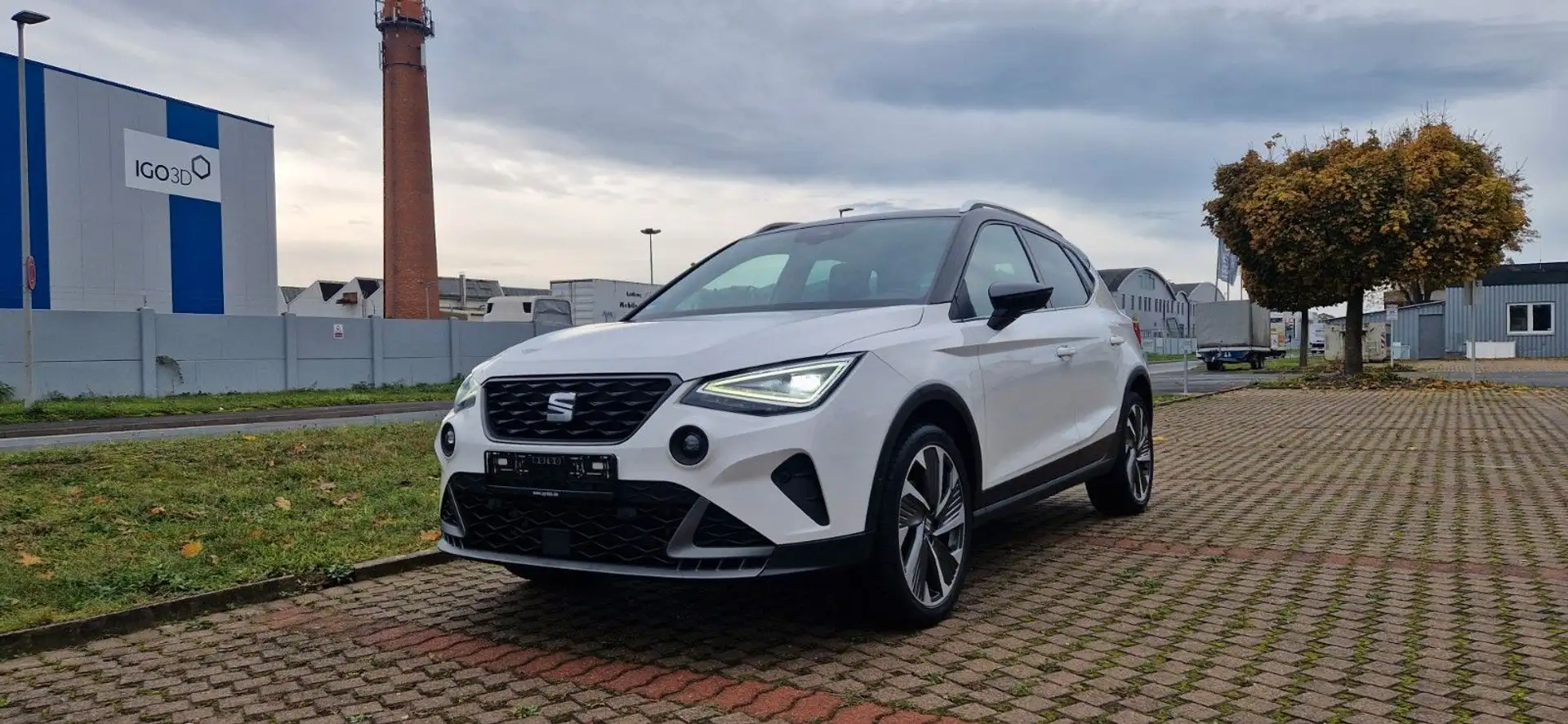 SEAT Arona FR-Line 1,5TSI DSG Kamera LED Beats Weiß - 1