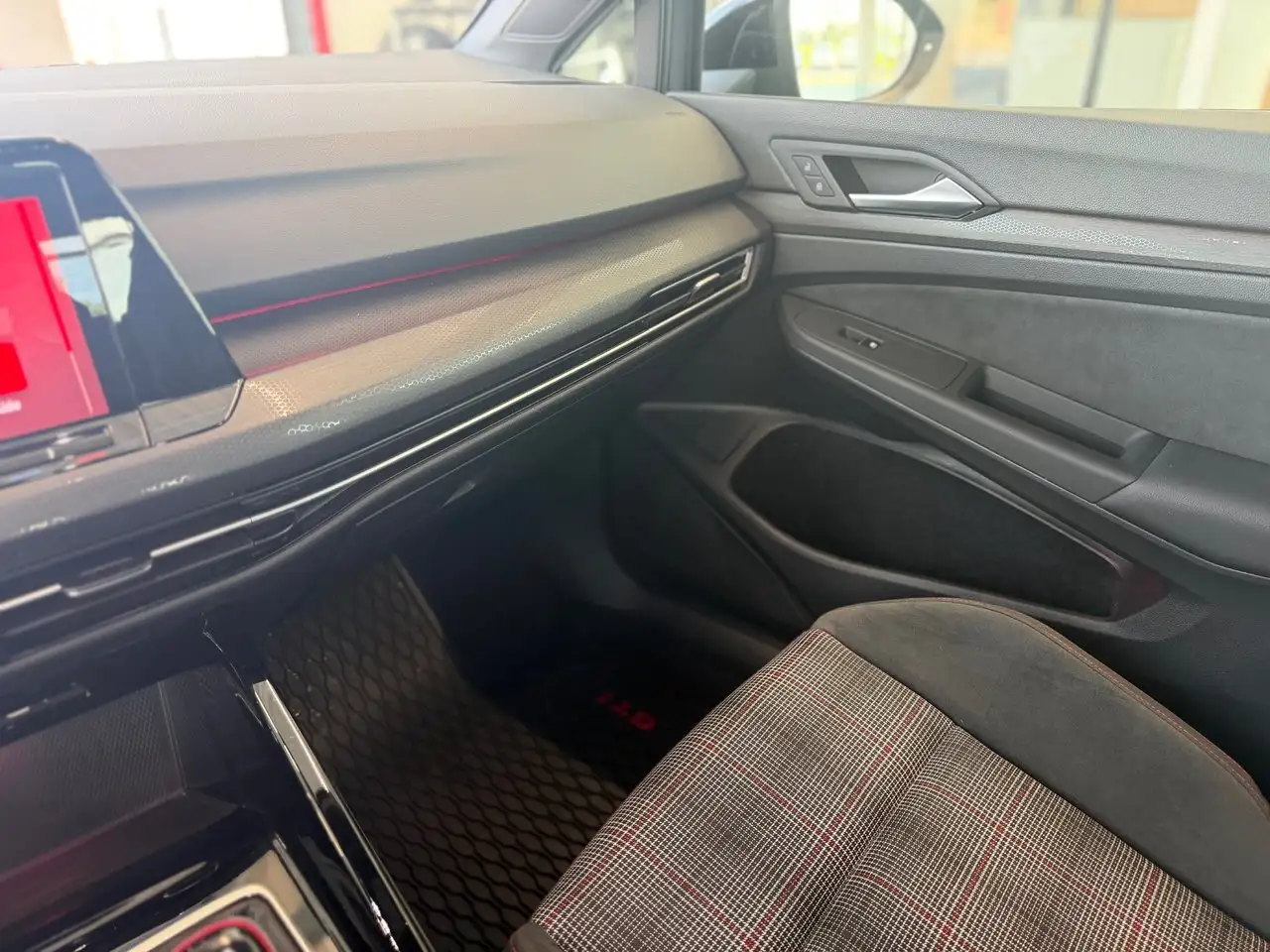 Volkswagen Golf GTI photo Volkswagen Golf GTI