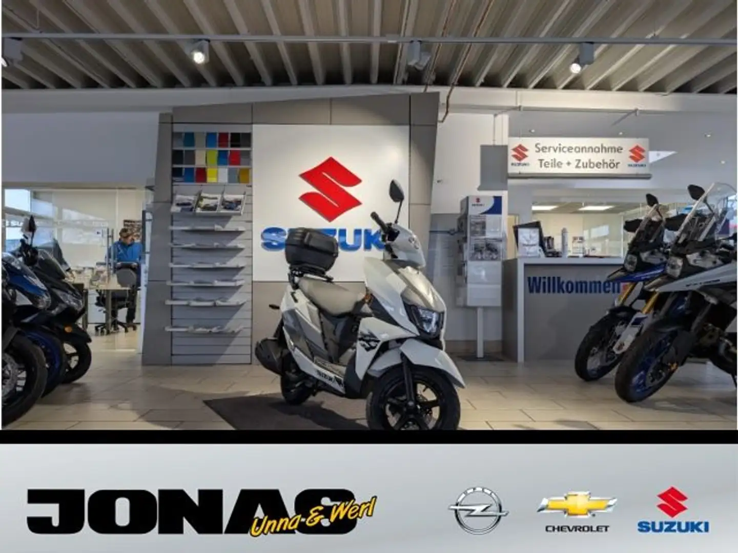 Suzuki Avenis 125 Demo Fahrzeug in Menden bei Jonas Grau - 1