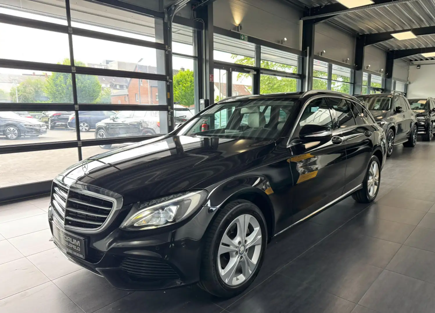 Mercedes-Benz C 200 T CGI Avantgarde|Pano|Totwinkel|Kamera|LED Noir - 2
