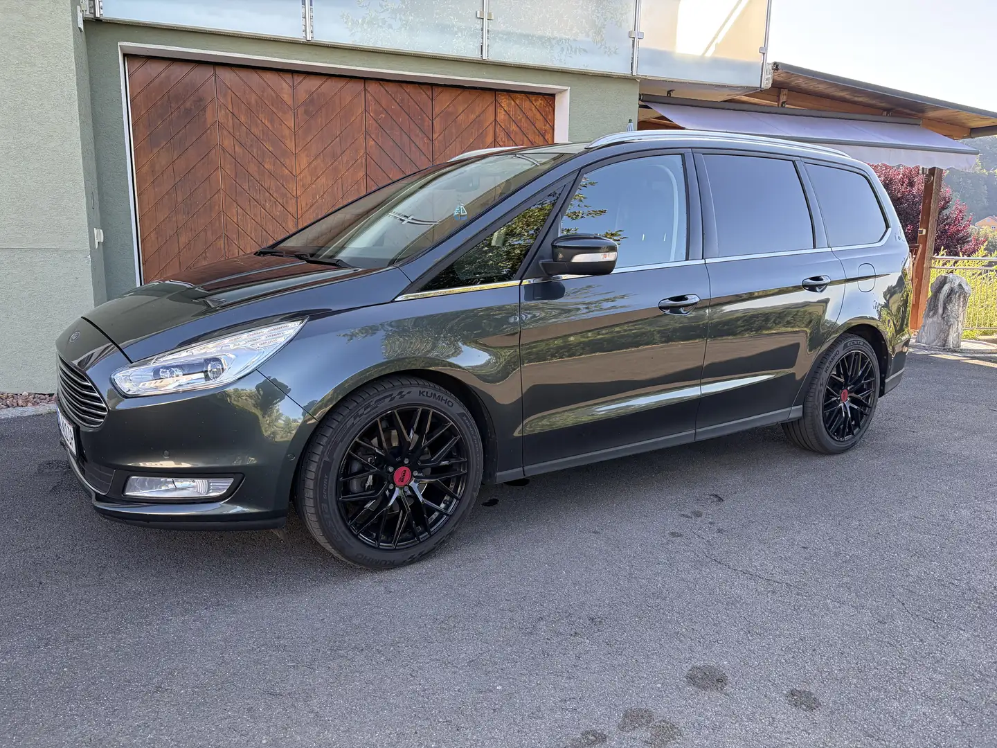 Ford Galaxy 2,0 TDCi Titanium Start/Stop-System Powershift Grün - 1