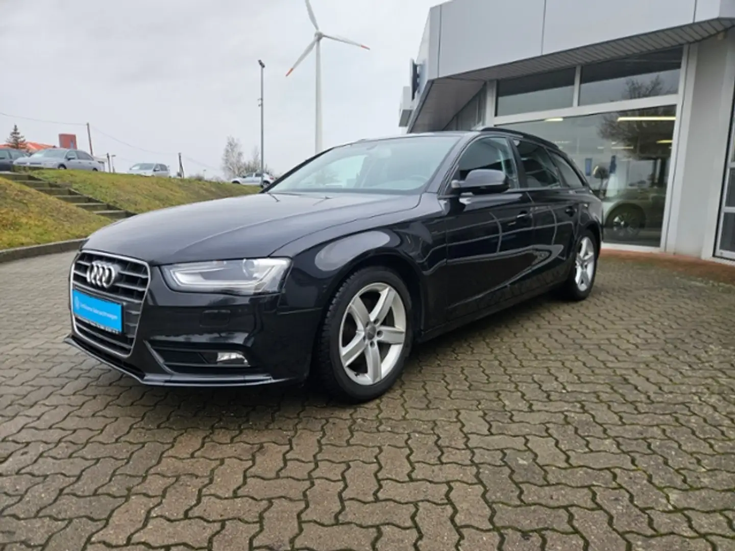 Audi A4 1.8 TFSI Avant Ambition Schwarz - 2
