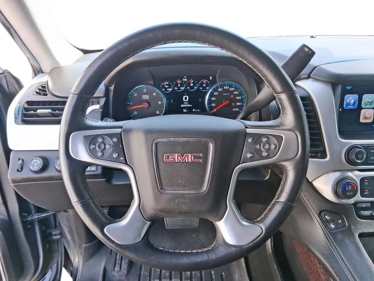 GMC Yukon снимка GMC Yukon