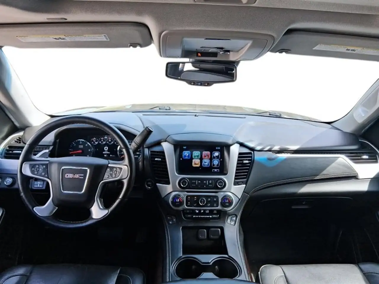 GMC Yukon снимка GMC Yukon