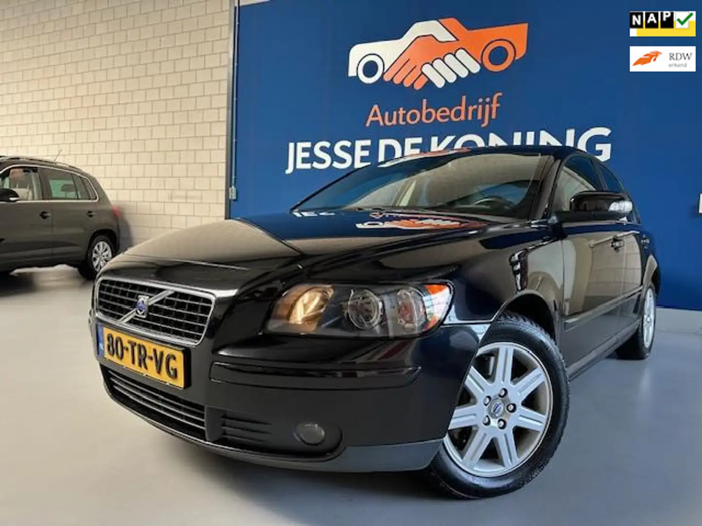 Volvo S40 2.4 D5 Edition II automaat 5 cilinder,bj.2007,kleu Zwart - 1