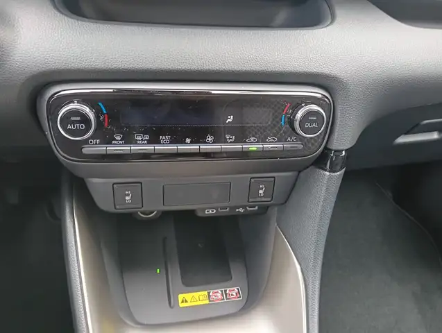 Mazda Mazda2 view 8