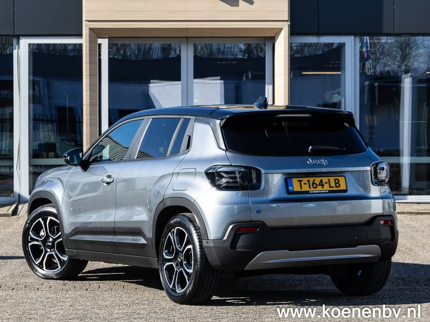 Jeep Avenger Summit 54kWh ALL SEASON / WINTERPACK / TWO TONE / Grijs - 2