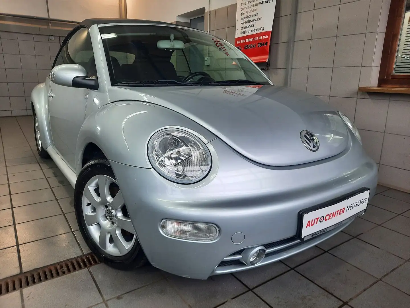 Volkswagen New Beetle Cabriolet 1.6 Серебристый - 1
