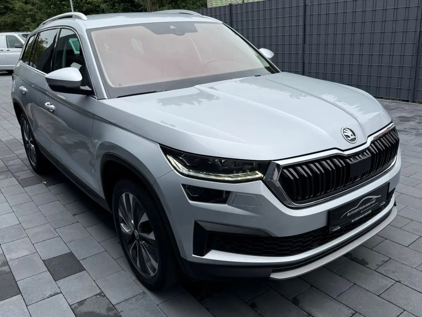 Skoda Kodiaq 1.5 TSI Tour NAVI DSG LED ACC RFK AHK Argintiu - 2