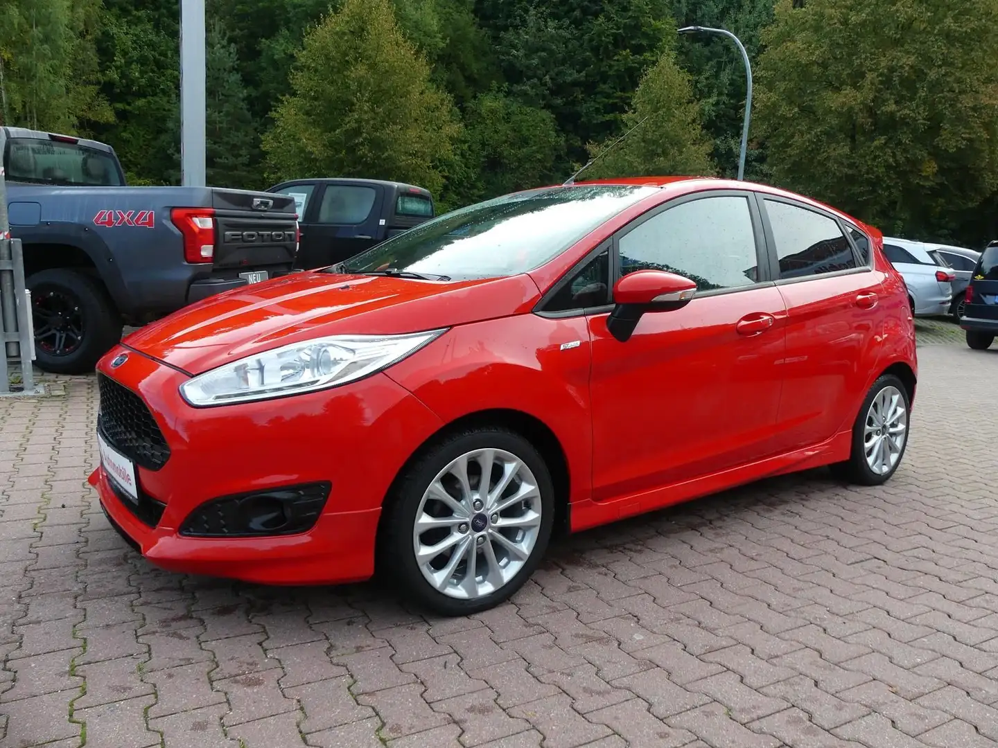 Ford Fiesta 1.0 EcoBoost*ST-Line*Klima*SHZ*NAVI*PDC Červená - 1