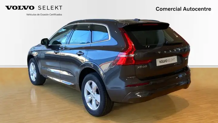 Volvo XC60 2023, foto 2