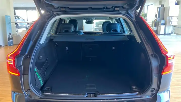Volvo XC60 2023, foto 12