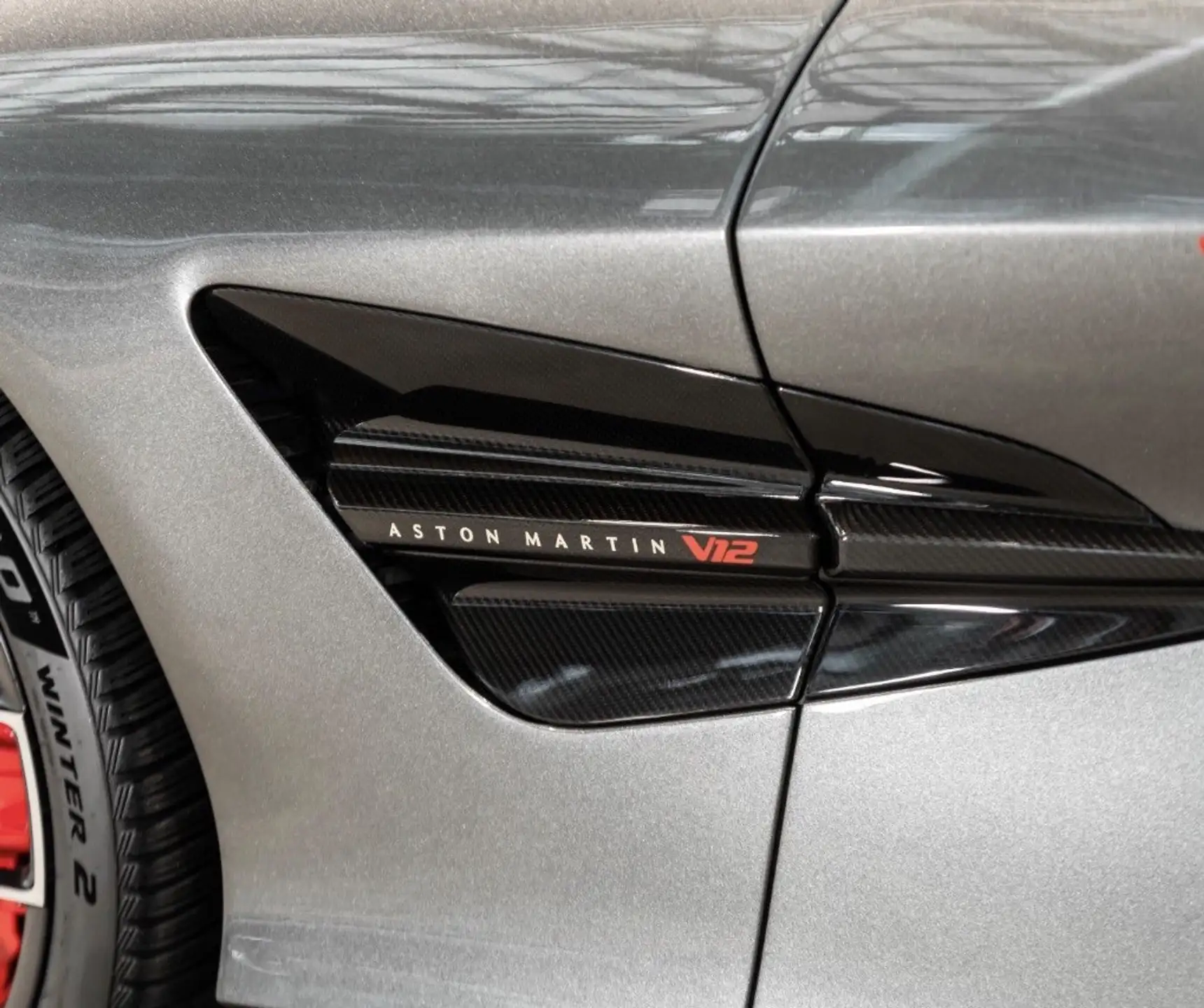 애스턴마틴 뱅퀴시 Coupe 2025 실버 사진 6