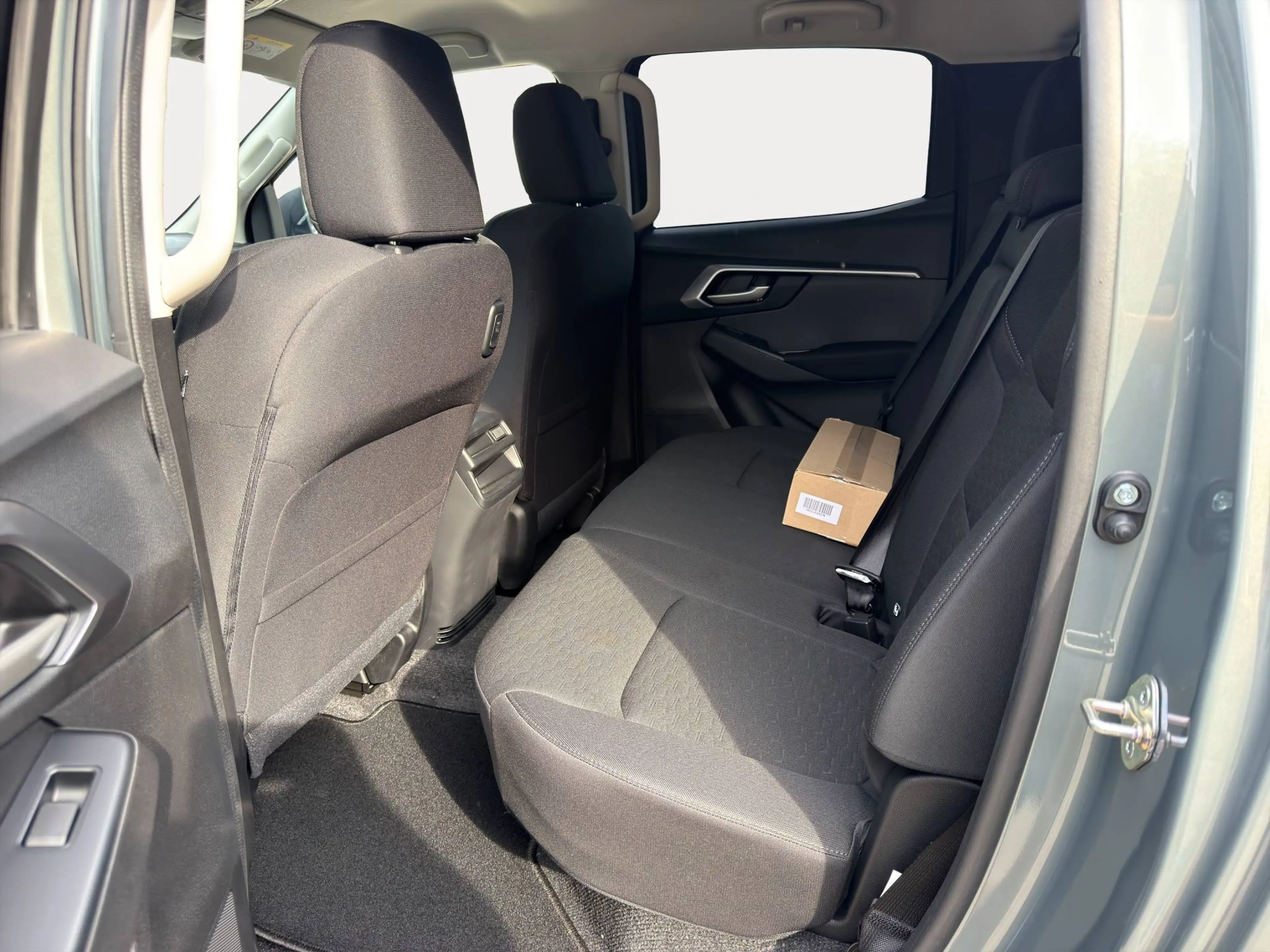 Isuzu D-Max D-MAX 2.2 D DOUBLE CAB - LS 4WD AT MY26 DMS — photo 13