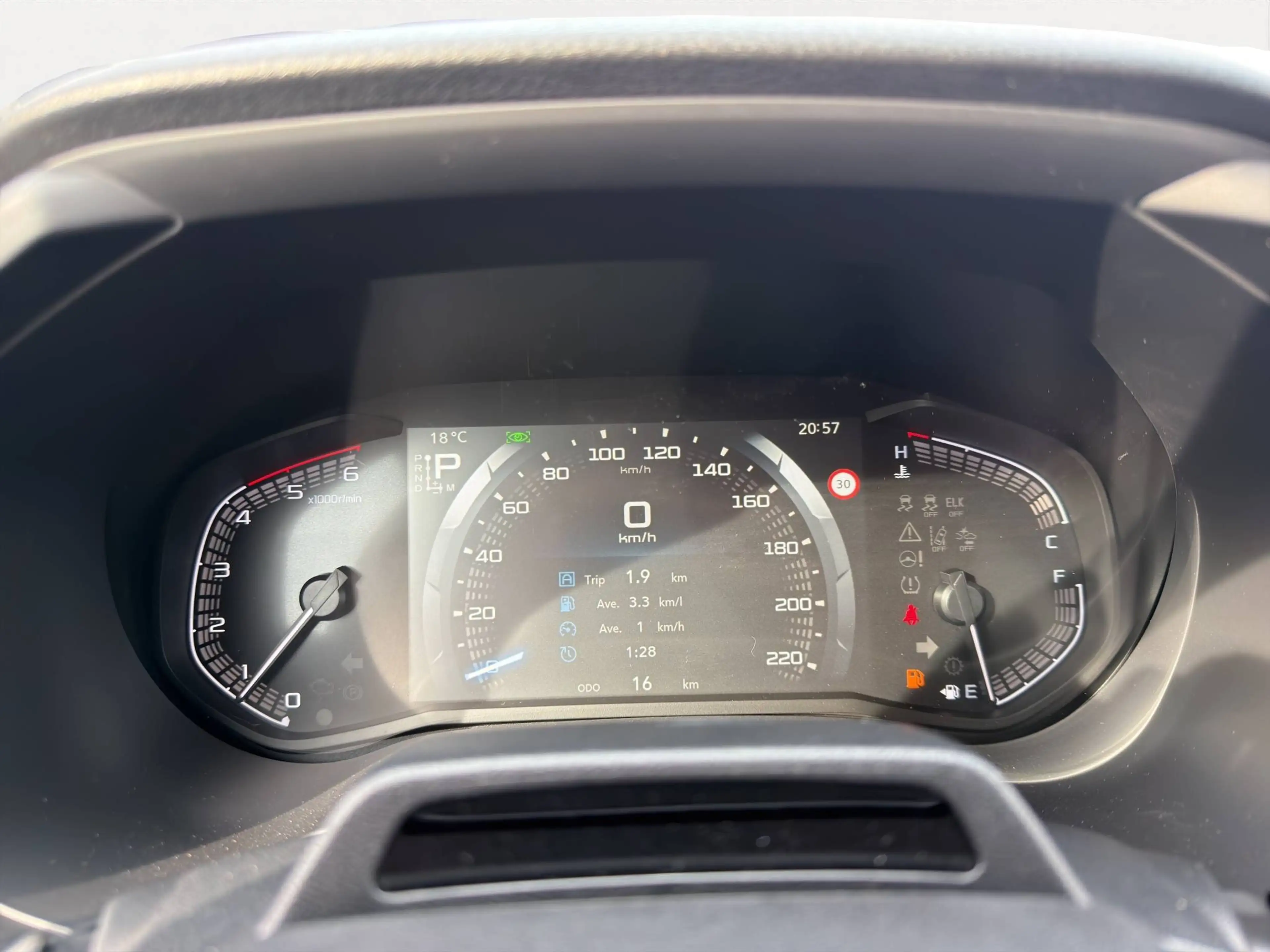 Isuzu D-Max D-MAX 2.2 D DOUBLE CAB - LS 4WD AT MY26 DMS — photo 11