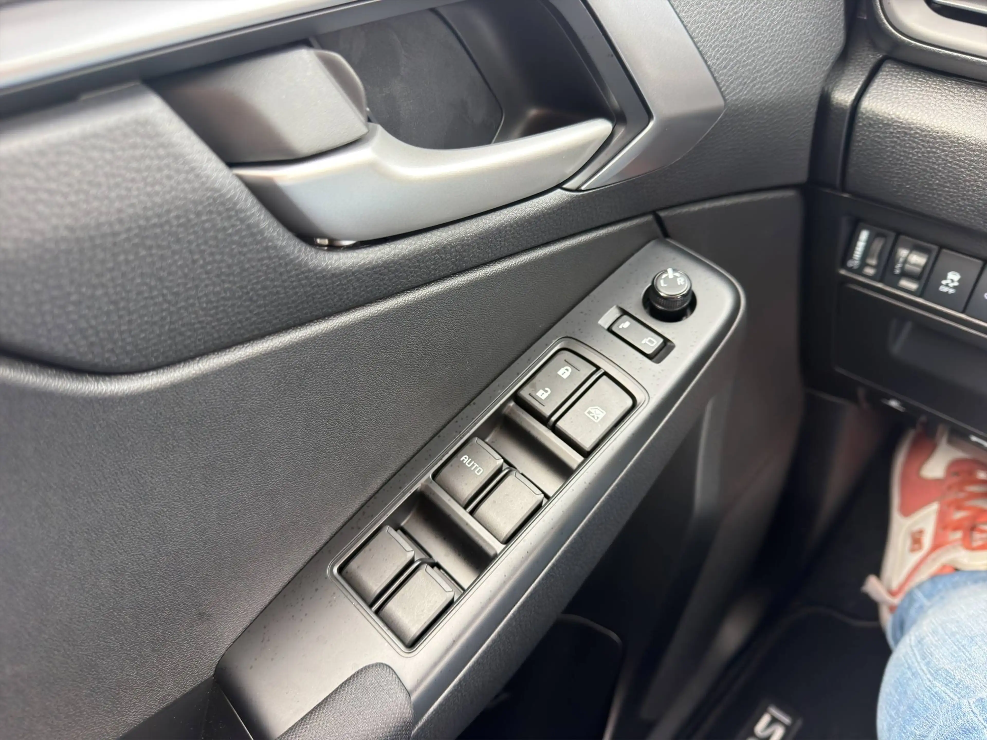 Isuzu D-Max D-MAX 2.2 D DOUBLE CAB - LS 4WD AT MY26 DMS — photo 12