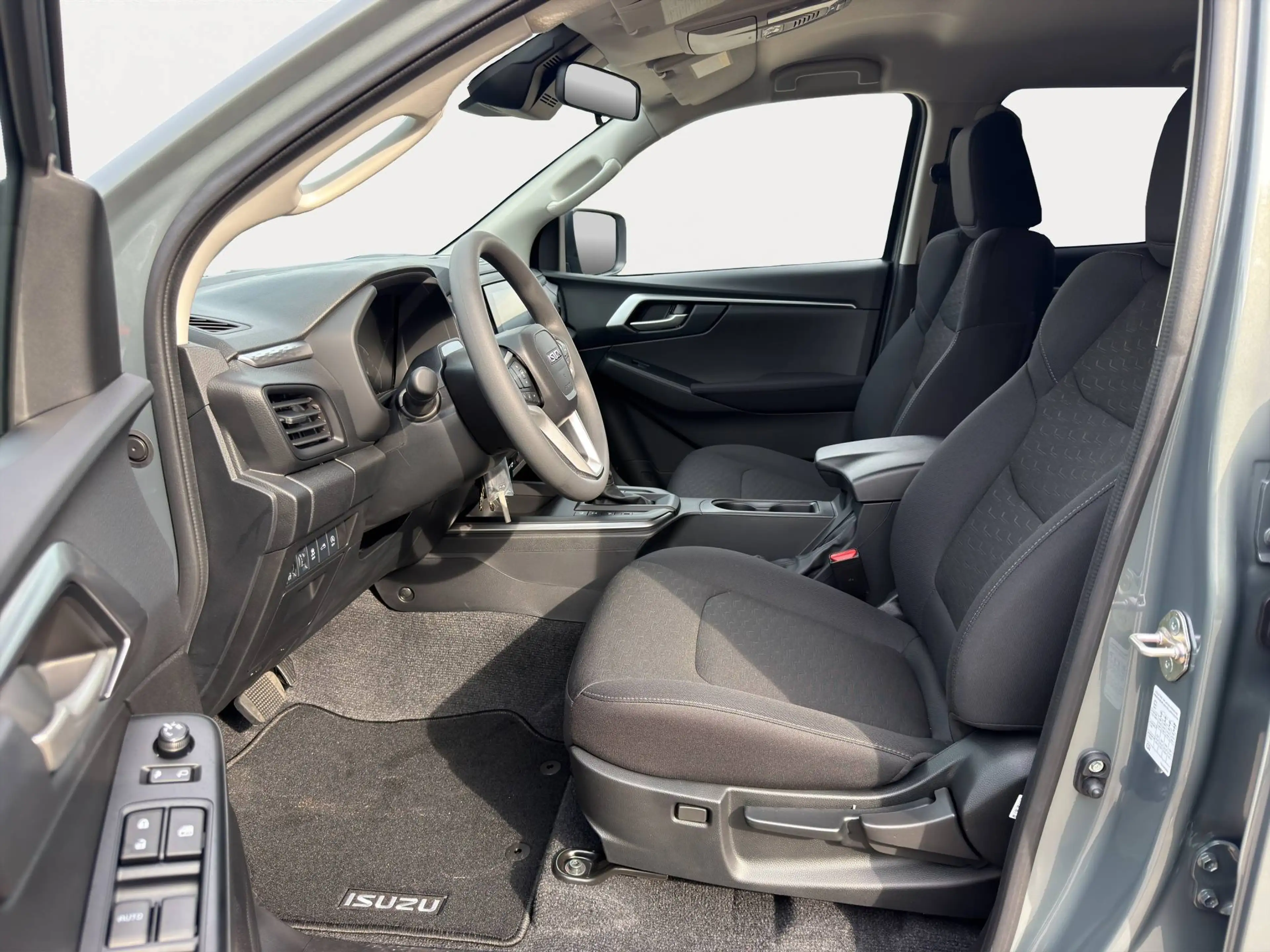 Isuzu D-Max D-MAX 2.2 D DOUBLE CAB - LS 4WD AT MY26 DMS — photo 9