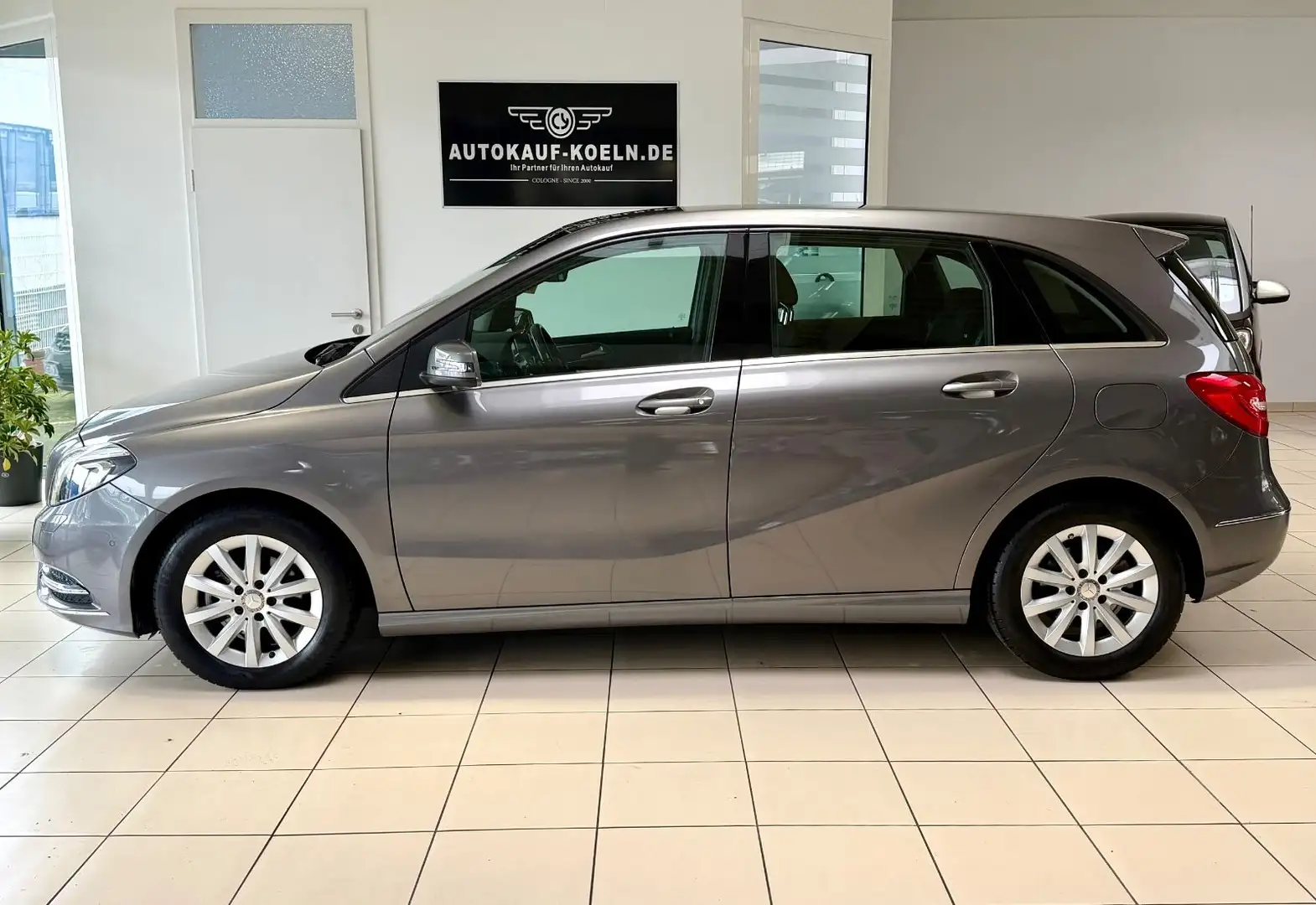 Mercedes-Benz B 180 Automatik/Nur 48.000km/Navi/Xenon Gris - 2