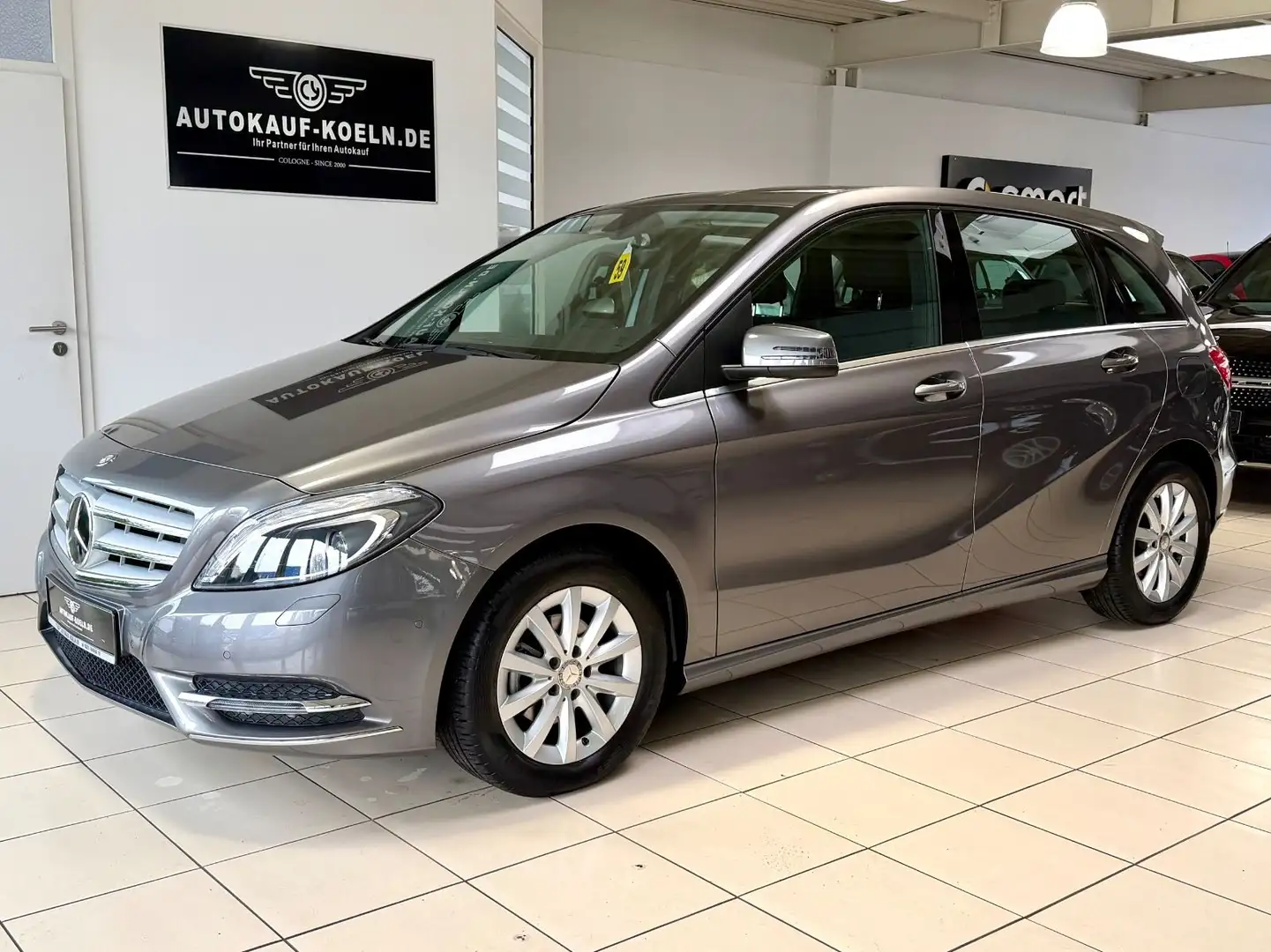 Mercedes-Benz B 180 Automatik/Nur 48.000km/Navi/Xenon Gris - 1