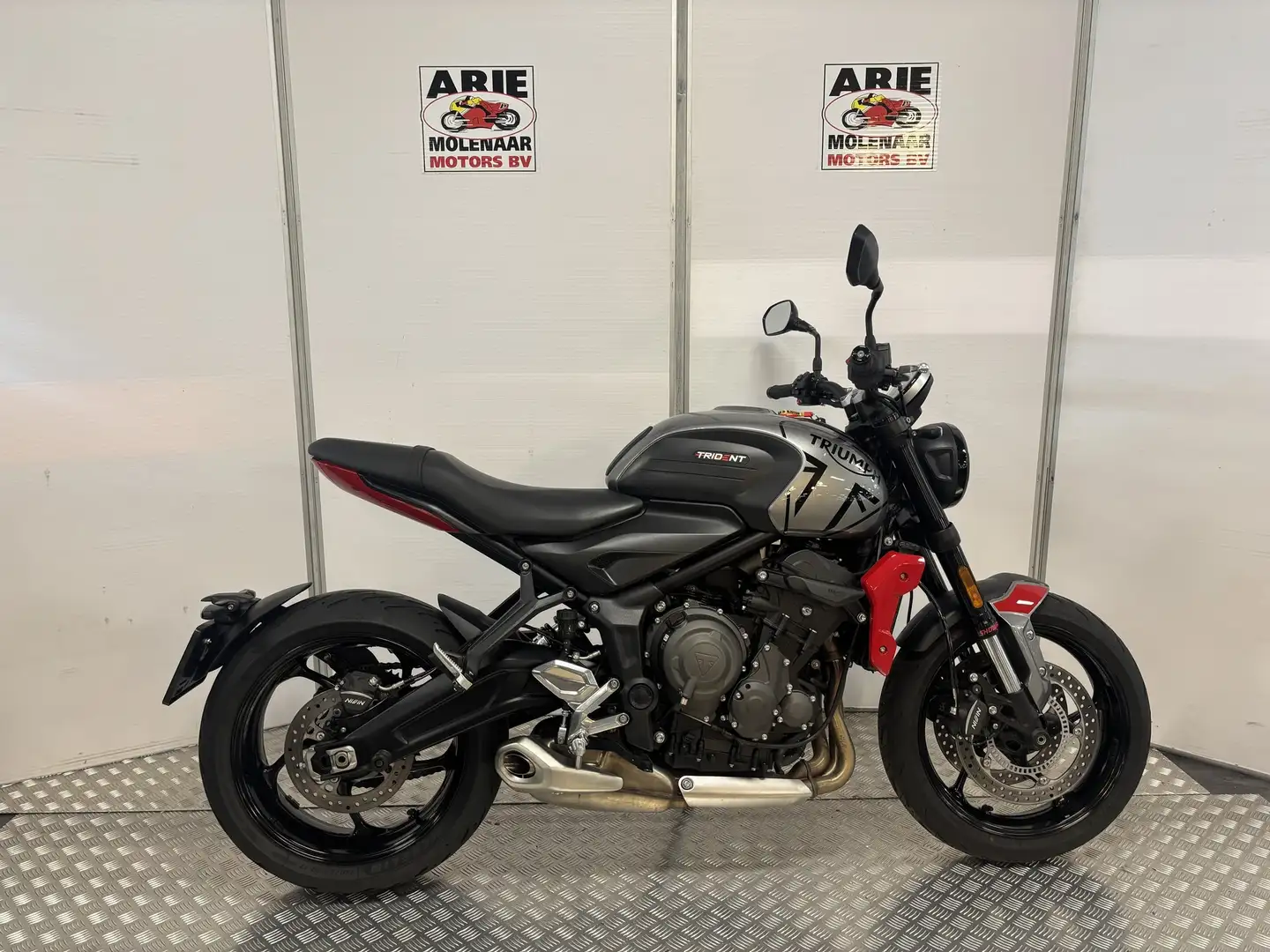 Triumph Trident 660 Zilver - 1