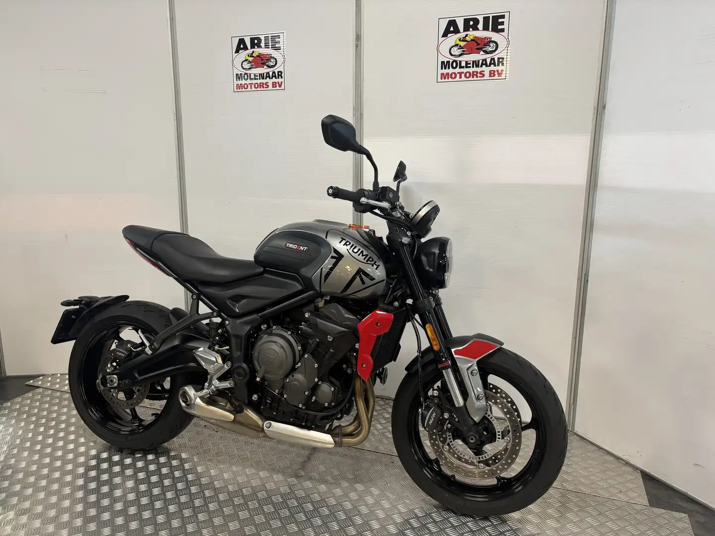 Triumph Trident 660 Zilver - 2