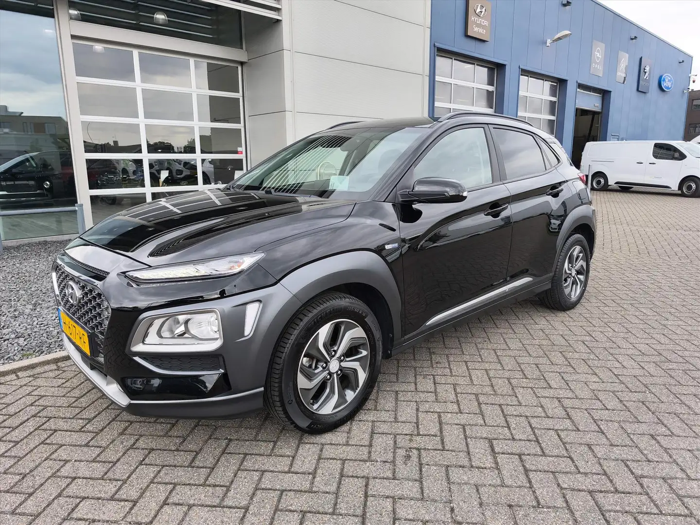 Hyundai KONA GDI 141pk HEV 2WD Automaat Fashion | Apple Carplay Zwart - 2