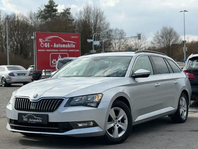 Skoda Superb 2.0 TDI Combi Ambition Navi/AHK/Sitzh.