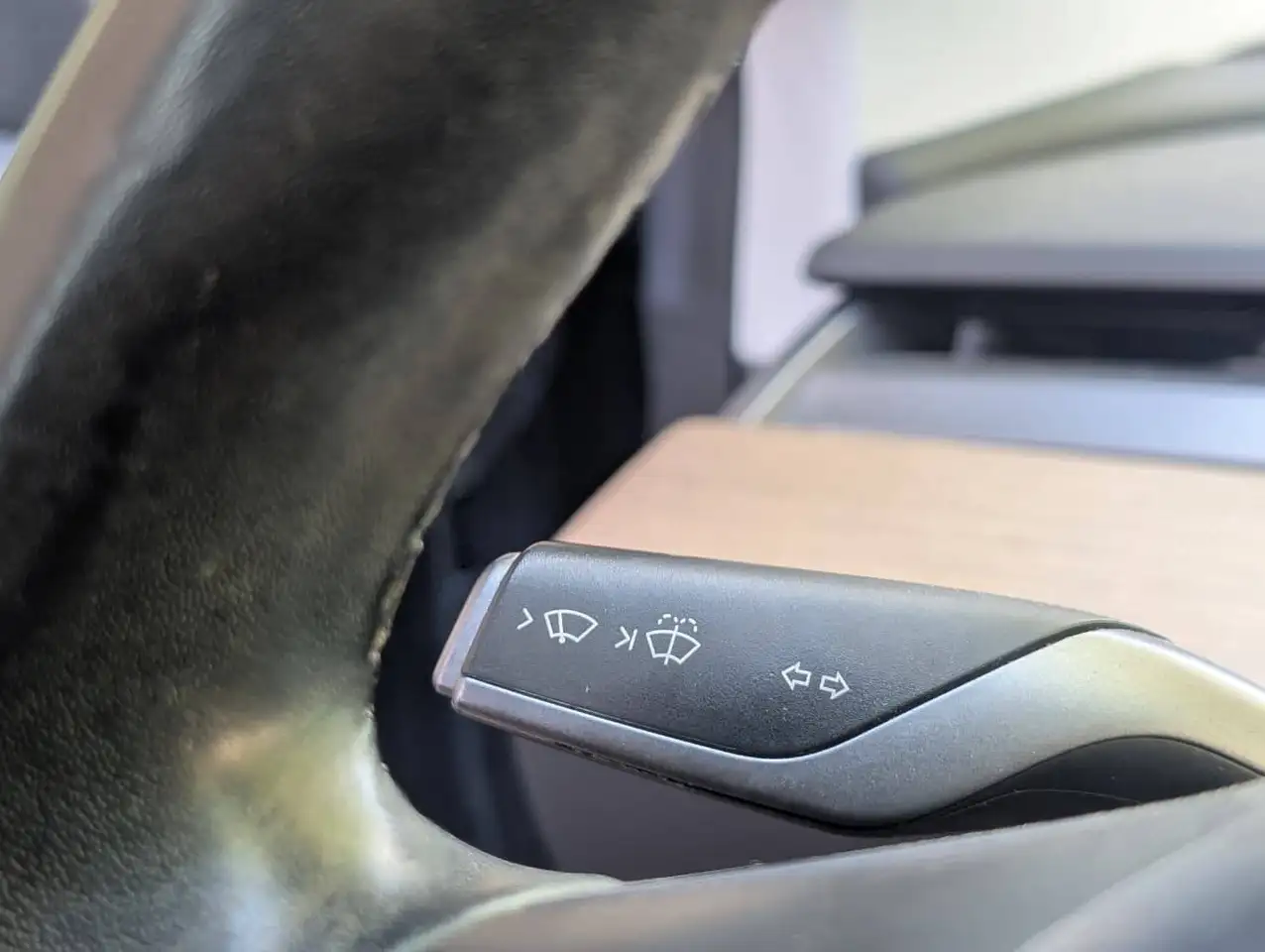 Tesla Model 3 снимка Tesla Model 3