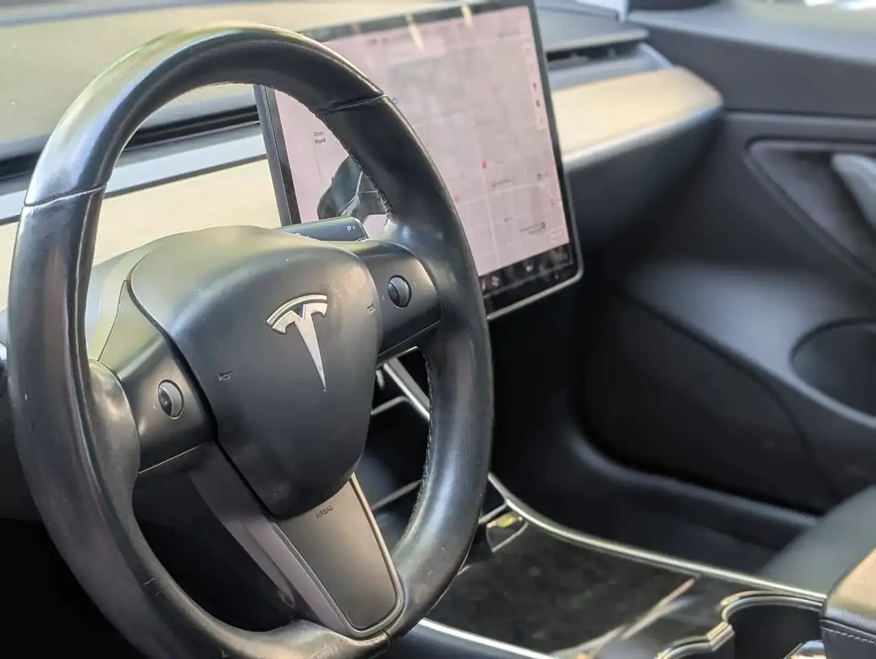 Tesla Model 3 снимка Tesla Model 3