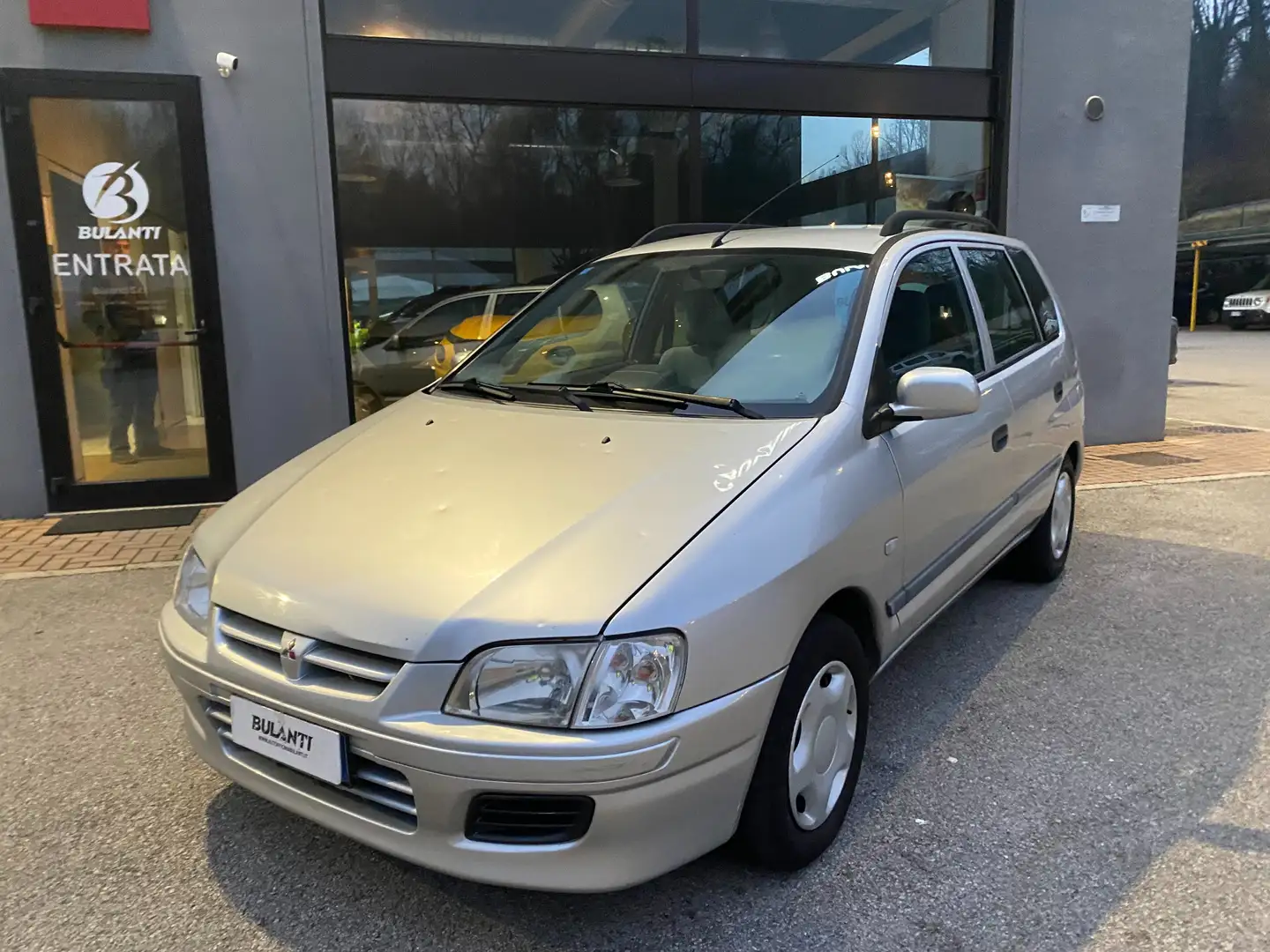 Mitsubishi Space Star Space Star 1.9 di-d Comfort Plateado - 1