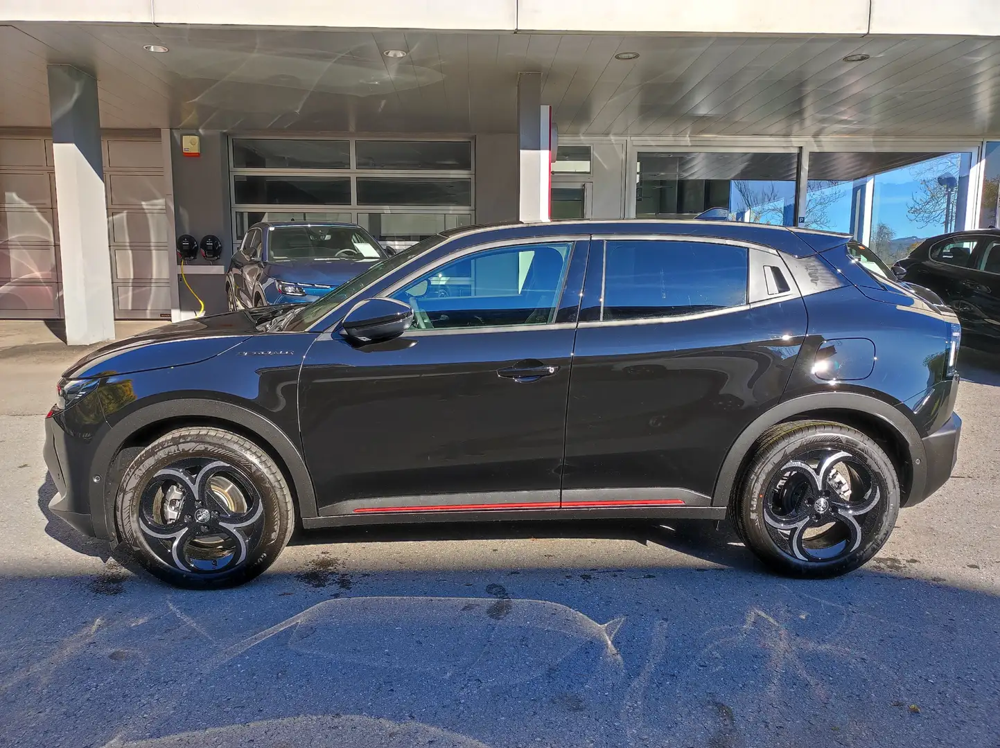 Alfa Romeo Junior Ibrida Speciale 1.2 MHEV e-DCT6 Schwarz - 2