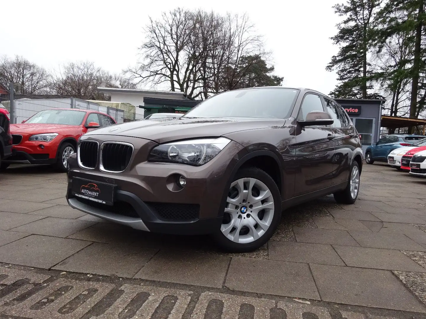 BMW X1 18 i sDrive / Navi / SHZ / 2- Hand / Klima Braun - 1